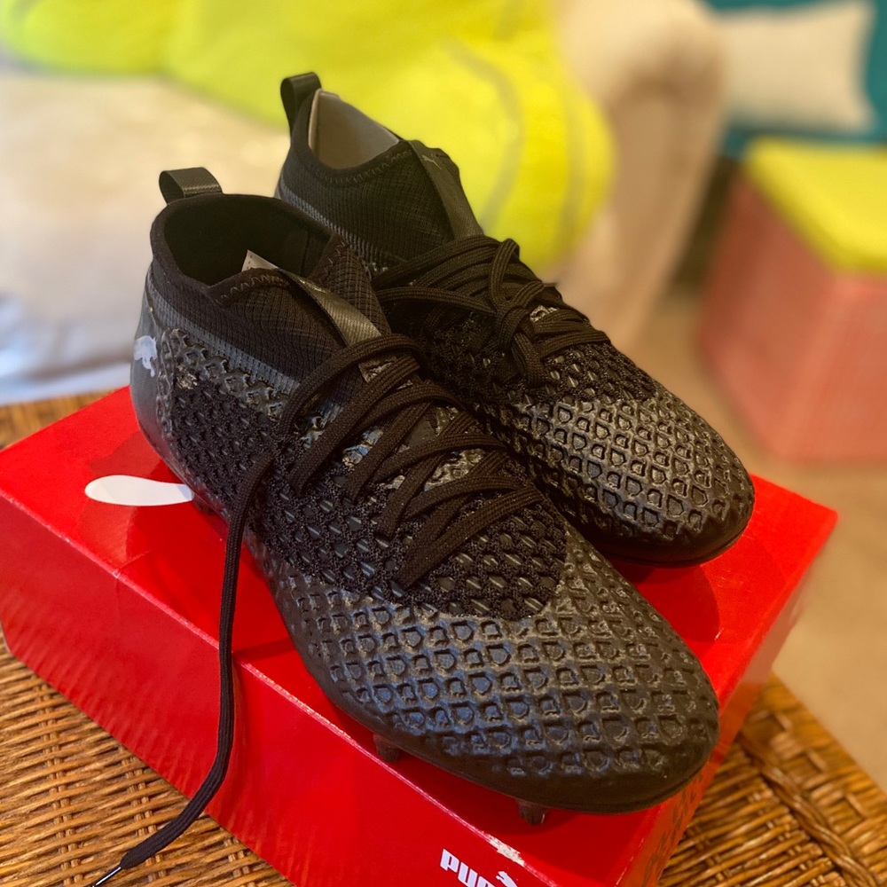 NWT Black Puma Soccer Cleats